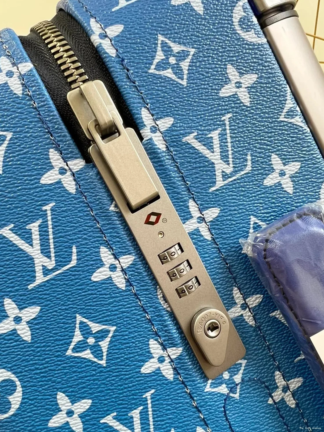 CUSTOM SUITCASE HORIZON 55 37L CLOUDS CABIN 0801